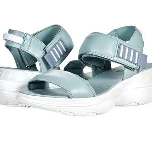 Sorel explorer blitz stripe sandal size 8.5